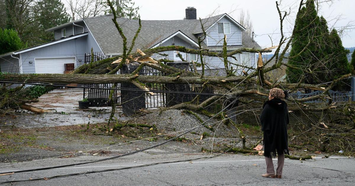 violent-bomb-cyclone-turns-deadly-as-it-moves-east