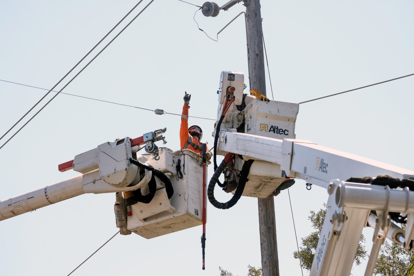 broken-gas-line-closes-university-avenue-in-palo-alto