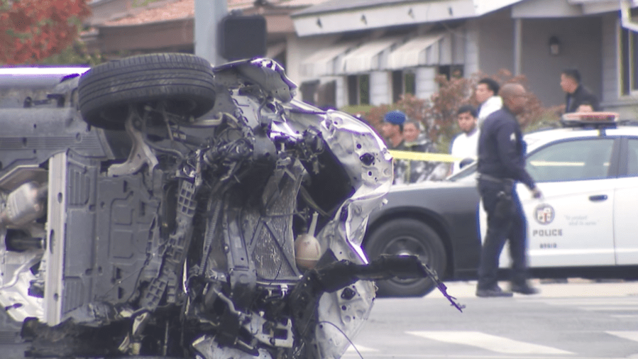 stolen-car-pursuit-ends-in-fatal-4-car-crash-in-los-angeles