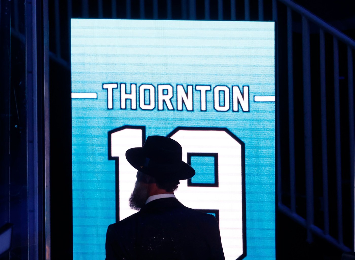 what-the-sharks,-celebrini-took-away-from-joe-thornton’s-memorable-ceremony