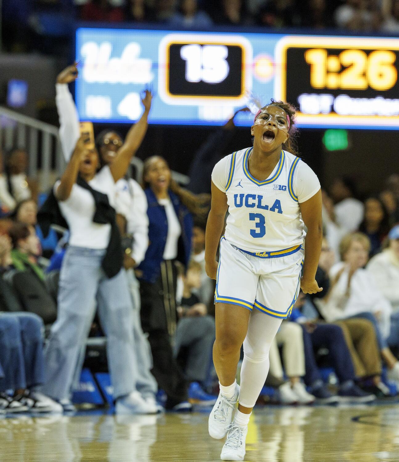 no-5-ucla-stuns-no.-1-south-carolina-to-reaffirm-its-national-title-aims