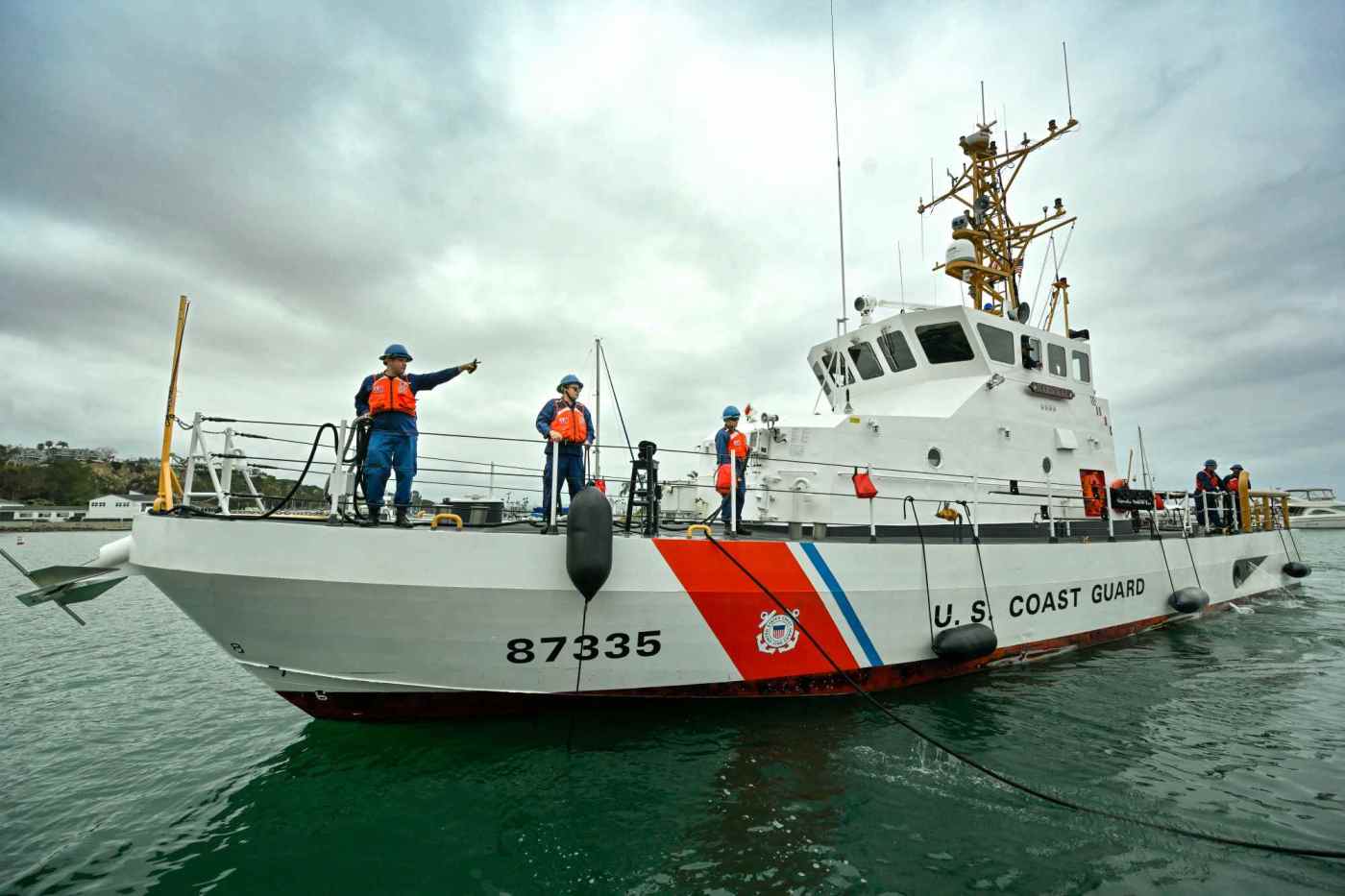 37-detained-after-coast-guard-intercepts-suspected-smuggling-boat-off-point-loma