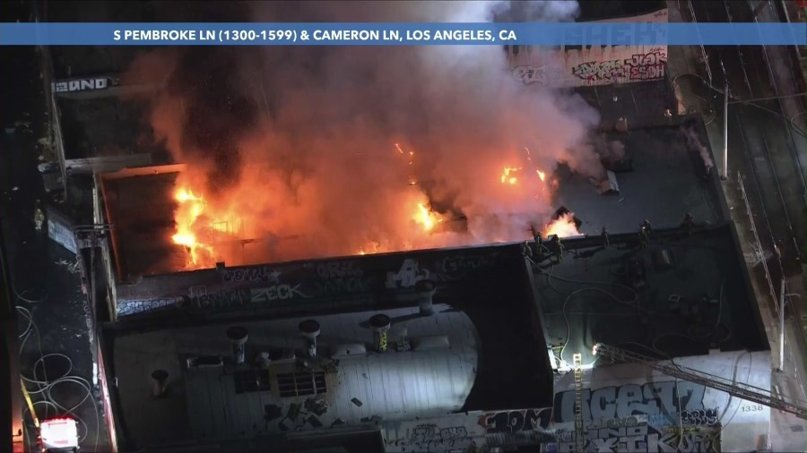 watch:-building-burns,-roof-collapses-in-downtown-los-angeles