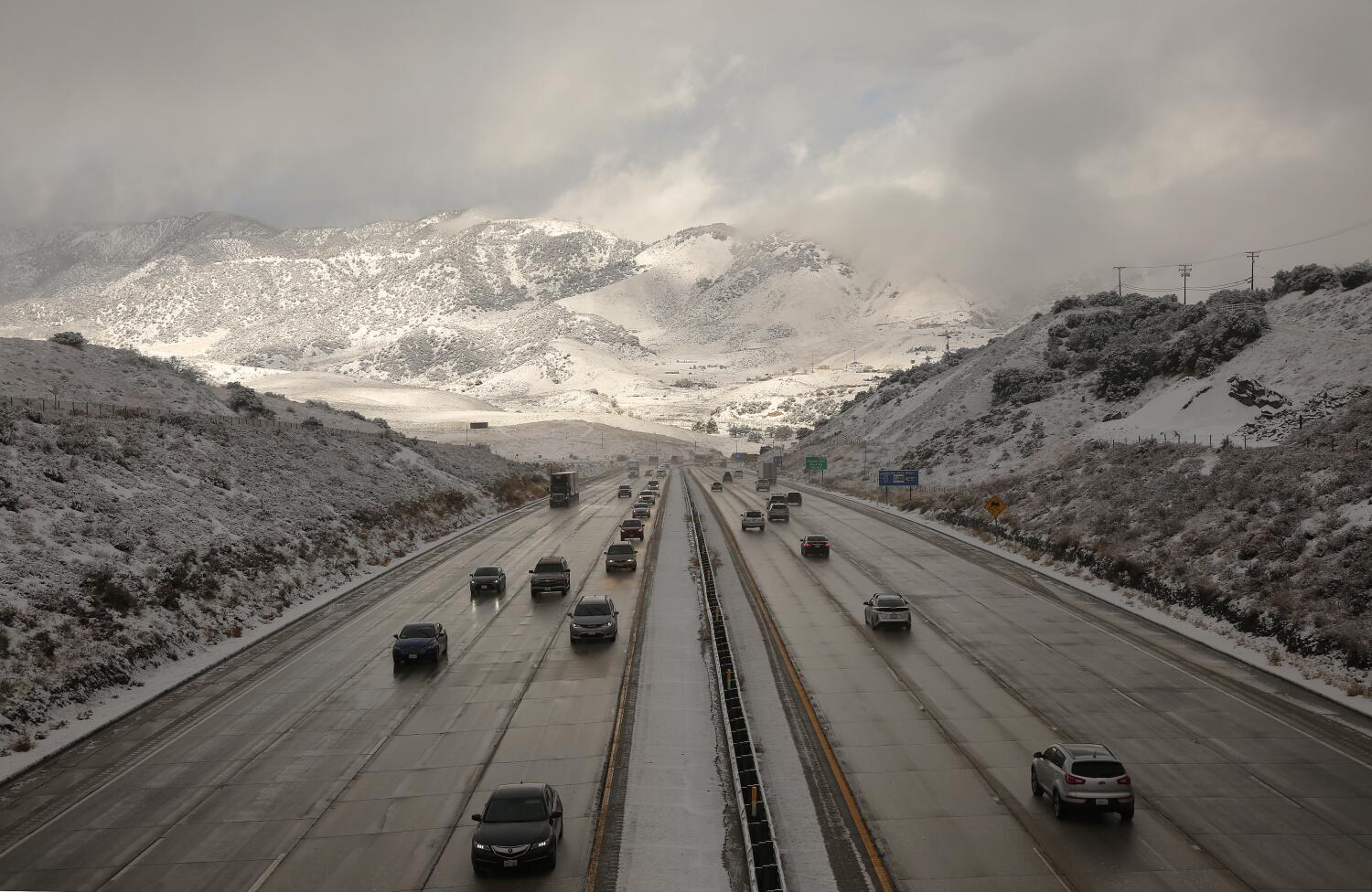 thanksgiving-travel-forecast:-66-million-californians-will-hit-the-road.-airports-and-trains-will-be-crowded