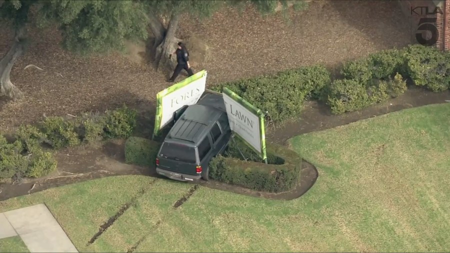 driver-plows-into-cemetery-sign-in-glendale