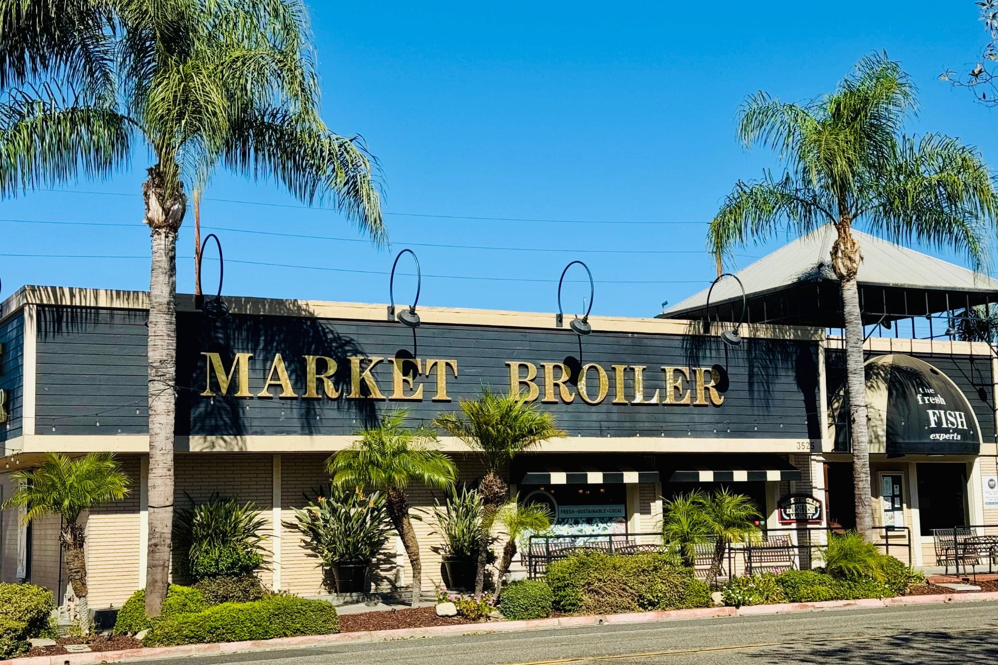 Market Broiler Celebrates 35 Years on Merrill Avenue