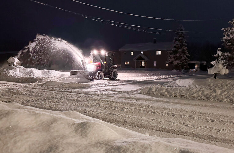 Great Lakes region gets yet more snow; 1 critical in Michigan pileup