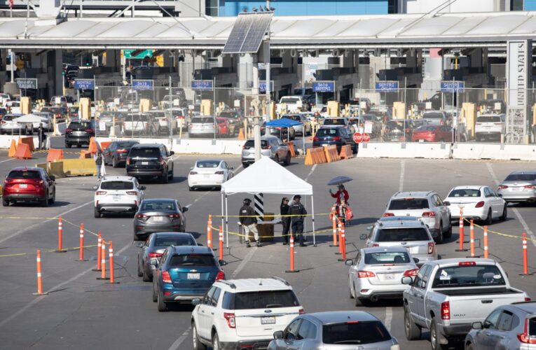 Tijuana once again sets up additional checkpoint at border crossing