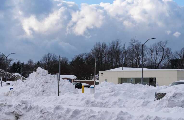 Alberta Clipper expected to bring more winter weather as Great Lakes region digs out from storm