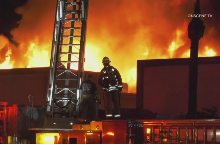 Massive fire torches warehouse in Los Angeles County 