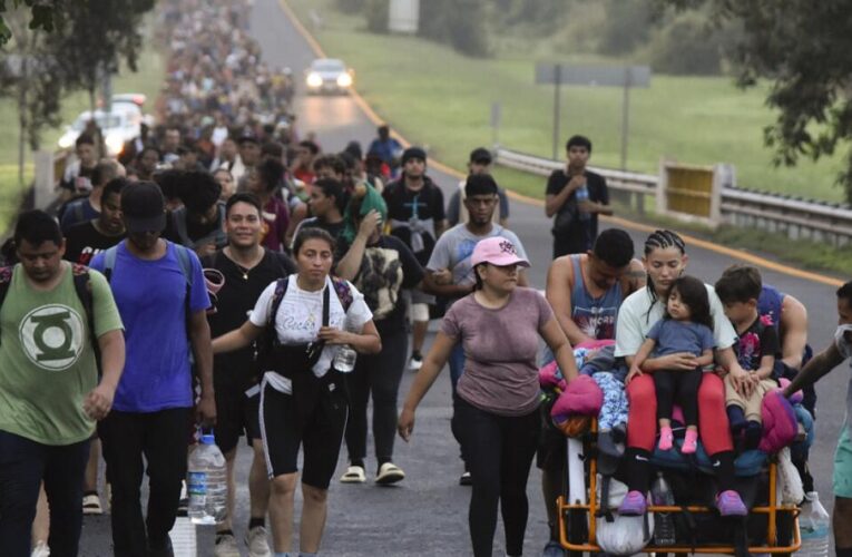 Trump promete eliminar la ciudadanía por derecho de nacimiento. ¿En verdad puede hacerlo?