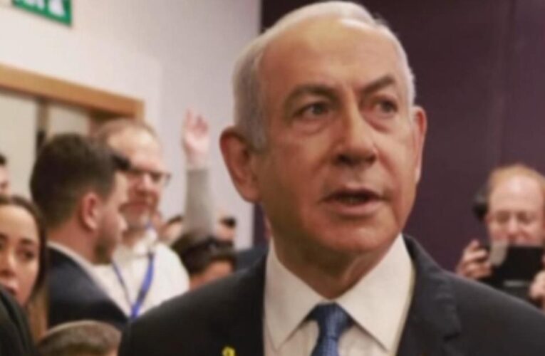 Netanyahu takes stand in corruption trial, lectures on relationships between media, politicians