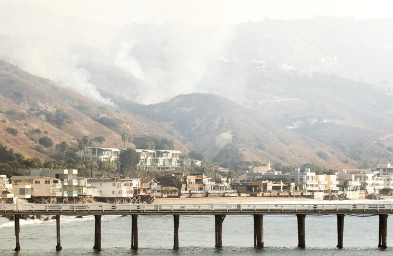 Malibu endures cellphone, power outages as Franklin fire burns