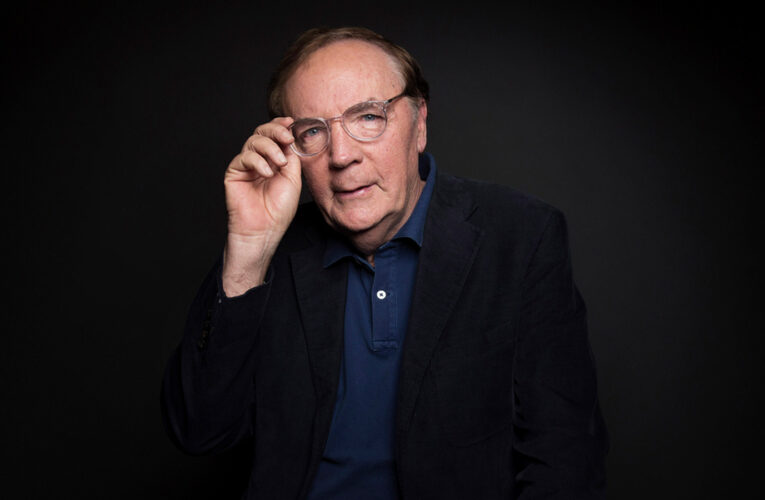 Hundreds of bookstore staffers receive holiday bonuses from author James Patterson