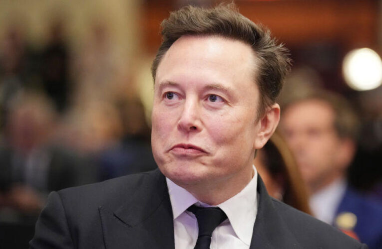 Elon Musk’s net worth tops $400 billion, a first for any person