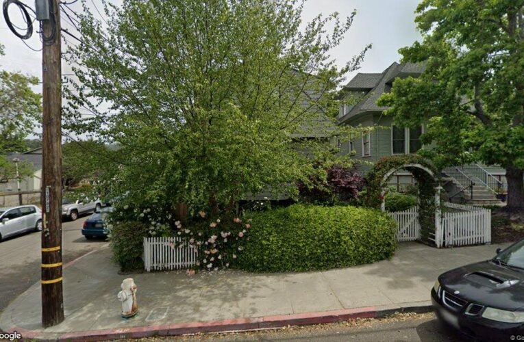 Duplex sells in Oakland for $1.8 million