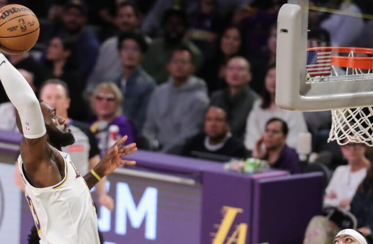 LeBron James returns and Lakers overcome Anthony Davis injury scare in win