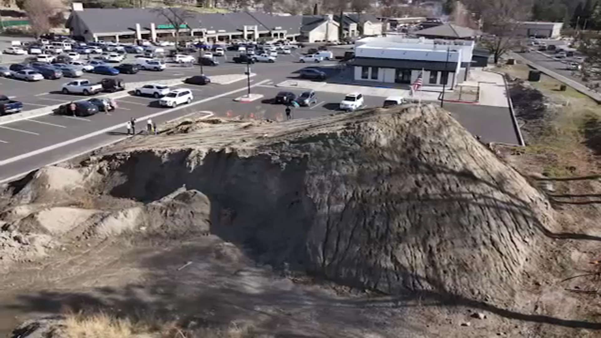 mount-chipotle:-mound-of-dirt-becomes-viral-sensation-in-oakhurst