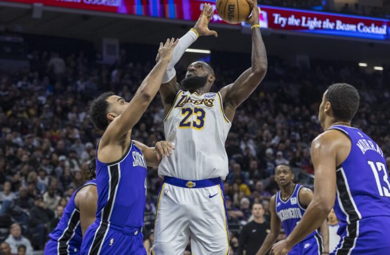 Lakers rally late, then hold off Kings for another win