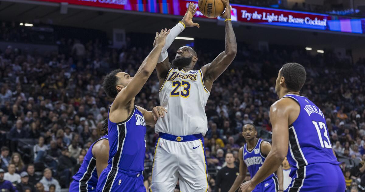 lakers-rally-late,-then-hold-off-kings-for-another-win