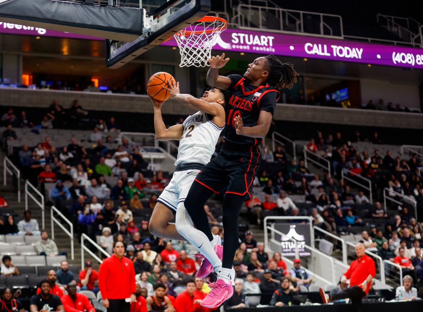 san-diego-state-strangles-cal-offense,-holds-golden-bears-to-50-points-after-barely-making-it-to-arena-on-time