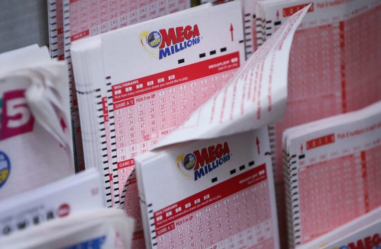 Mega Millions jackpot nears $1 billion for Christmas Eve lottery drawing