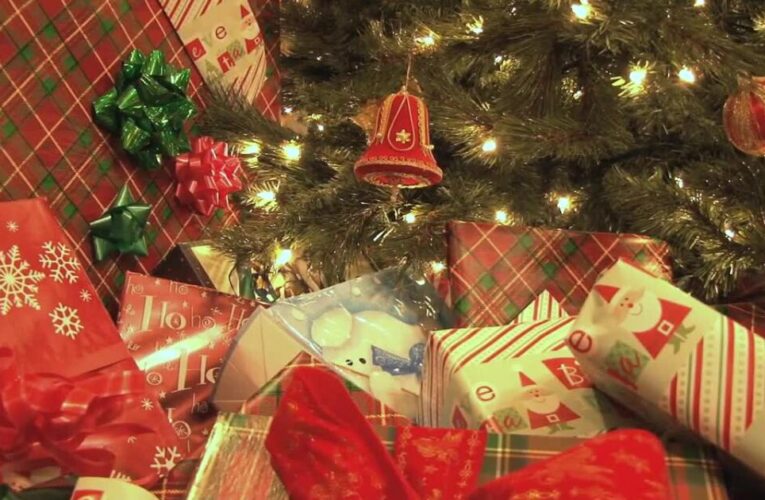 How to wrap sustainably and reduce waste this holiday season