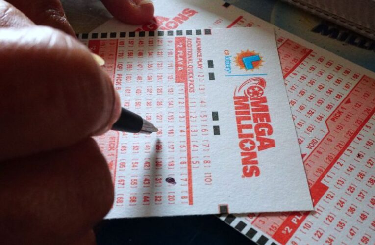 Mega Millions jackpot climbs to $970M ahead of Christmas Eve drawing