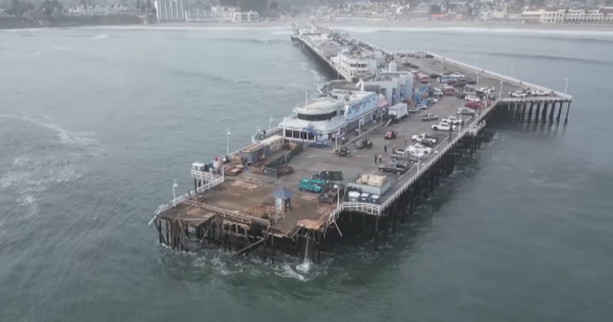 portion-of-santa-cruz-wharf-collapses-amid-high-surf-with-2-people-rescued