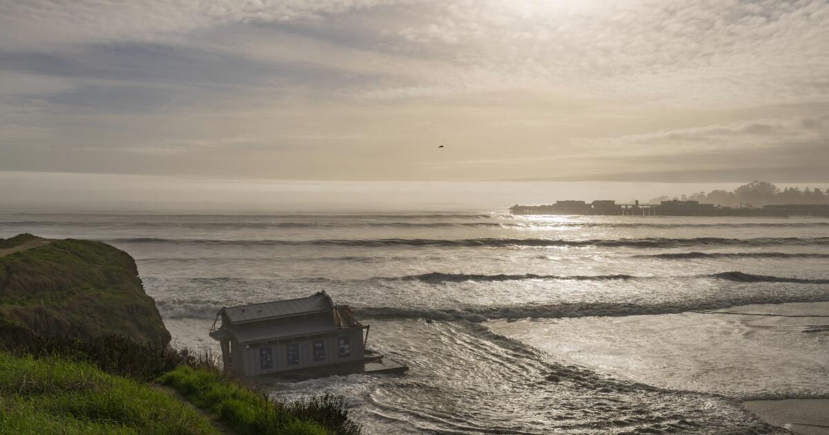 part-of-santa-cruz-pier-collapses-as-coastal-city-gets-pounded-by-high-surf