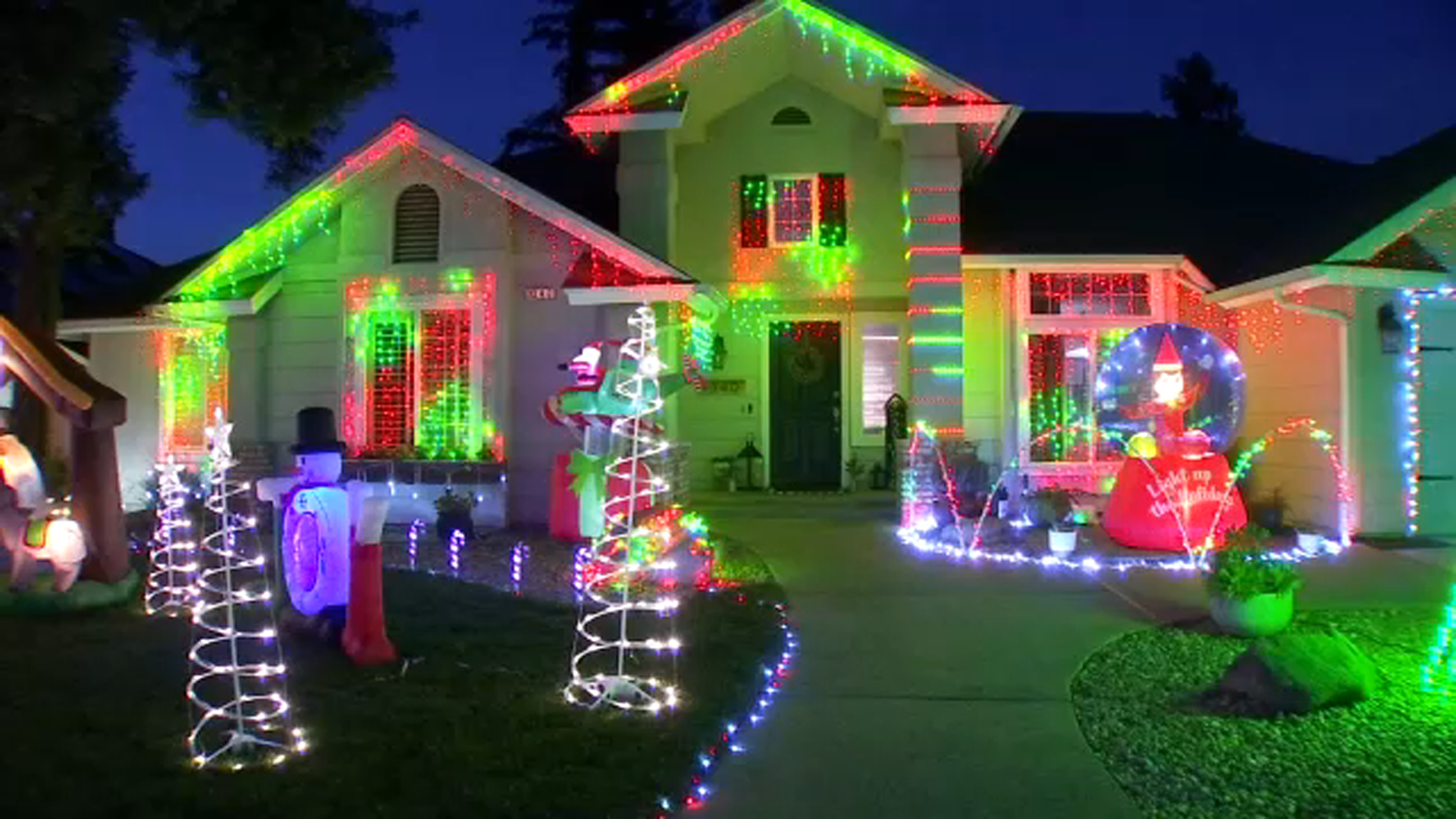 fresno-man-with-rare-brain-defect-hopes-to-inspire-others-with-christmas-display