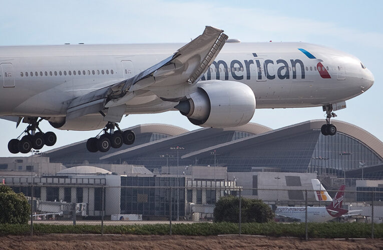 American Airlines Resumes Flights for Christmas Eve