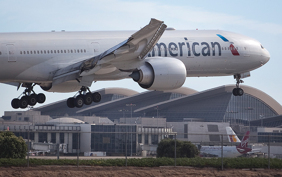 american-airlines-resumes-flights-for-christmas-eve