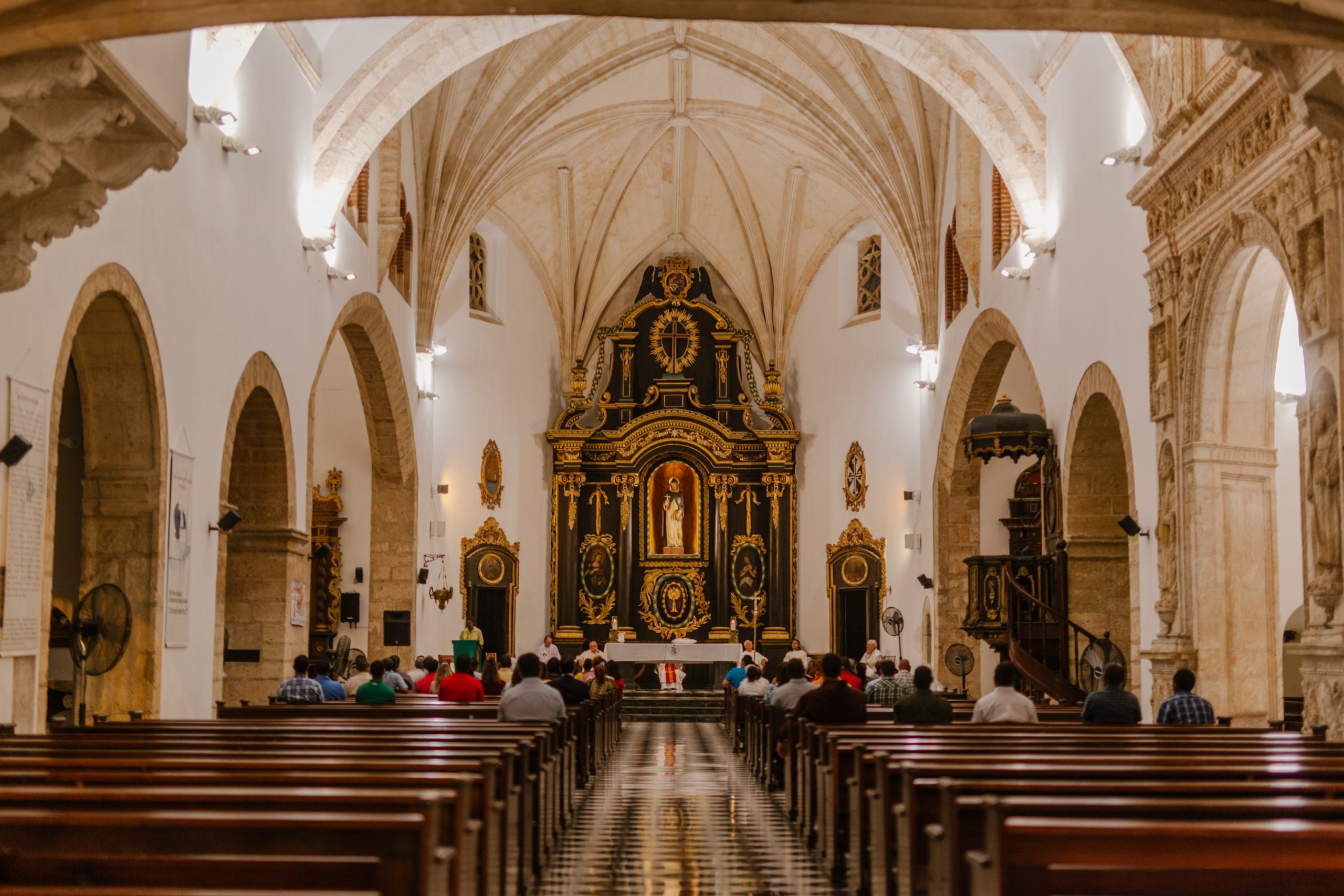 celebrate-christmas-eve-at-the-cathedral-of-our-lady-of-angels