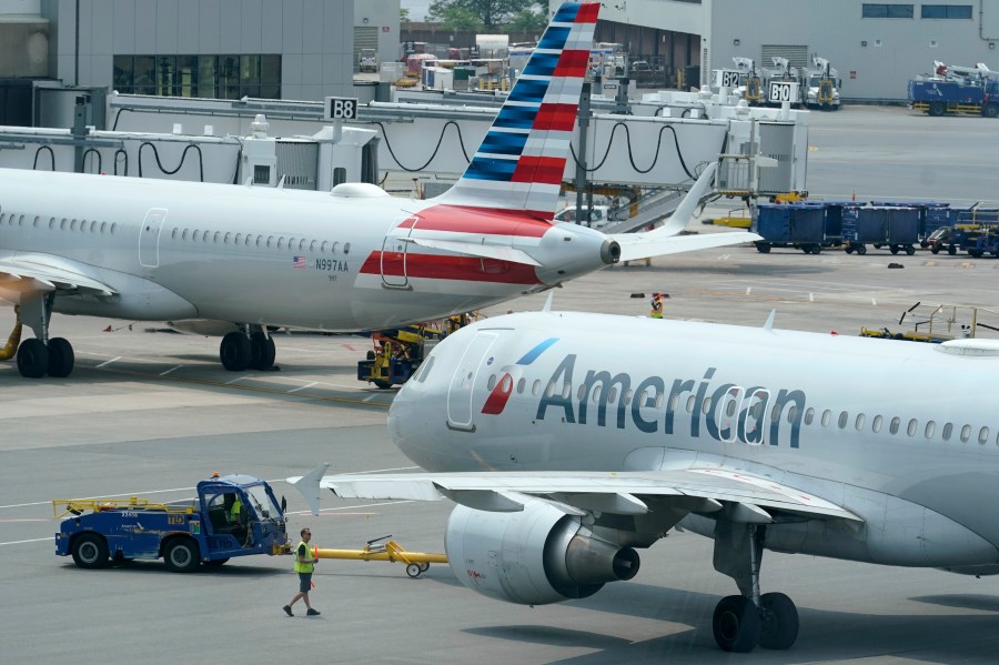 technical-issue-grounds-american-airlines-flights-for-1-hour-on-christmas-eve