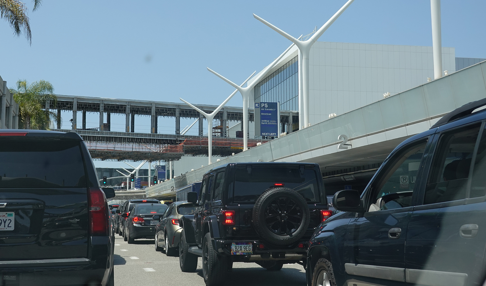 collision-on-ventura-freeway-near-encino-halts-westbound-traffic