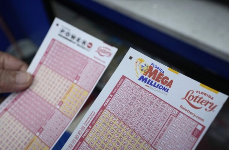 Mega Millions jackpot climbs to $1B ahead of Christmas Eve drawing