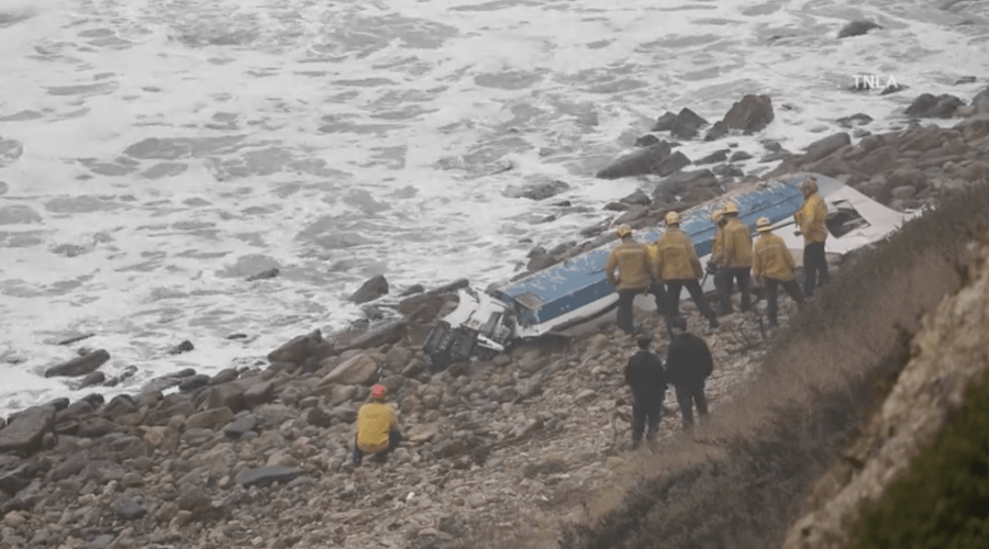 fishermen-missing-after-boat-overturned-on-rocky-southern-california-shoreline