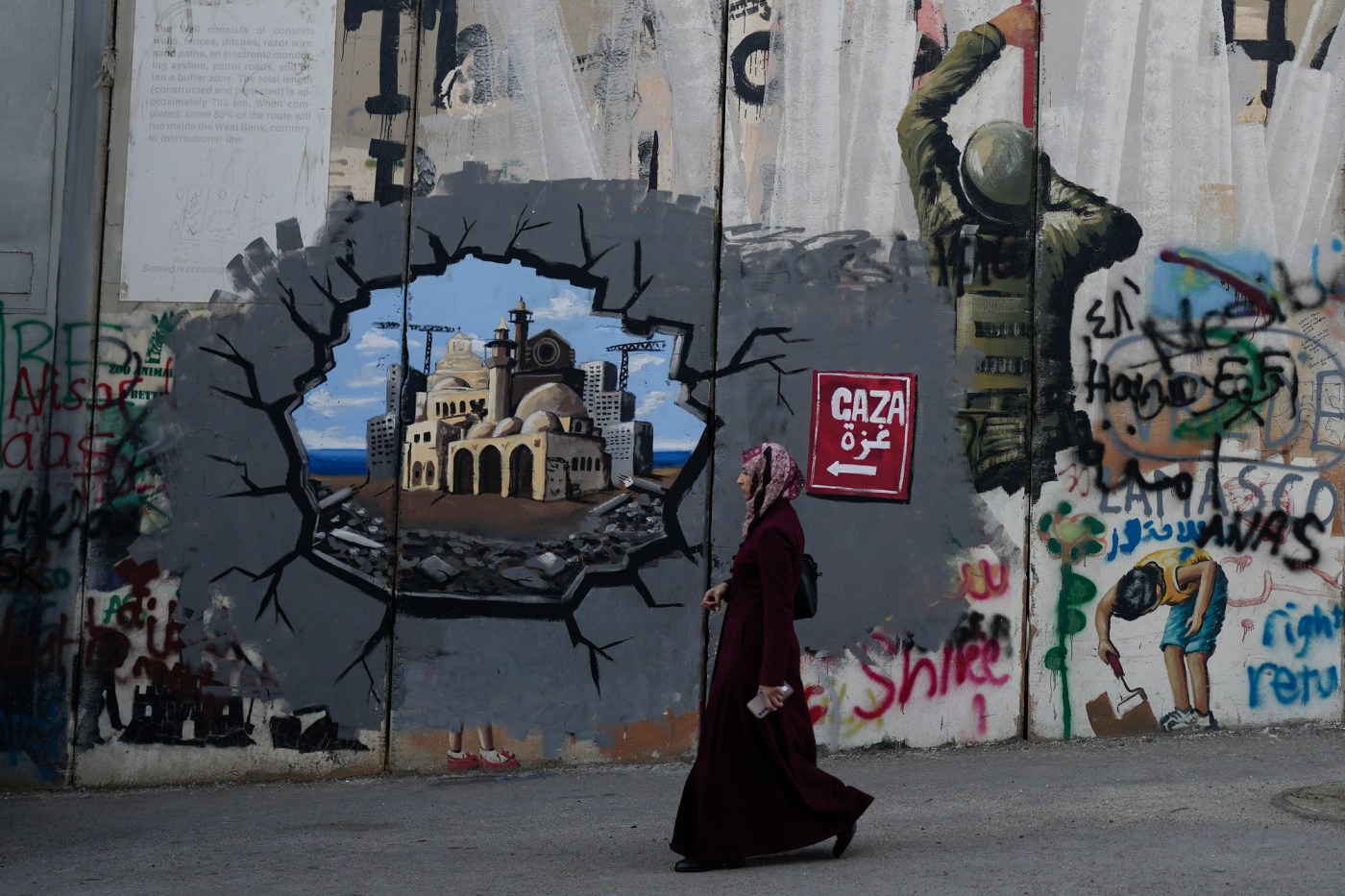 bethlehem-marks-a-second-somber-christmas-eve-during-gaza-war