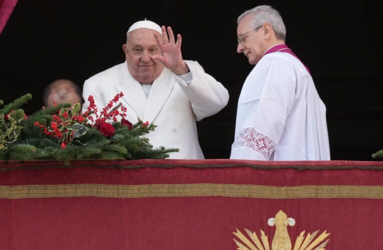 Pope urges ‘all people of all nations’ to silence arms and overcome divisions in Christmas address