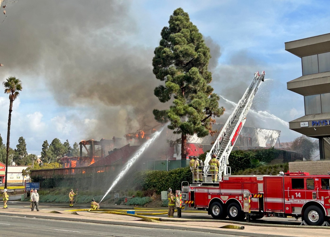 abandoned-incahoots-building-catches-fire-in-mission-valley