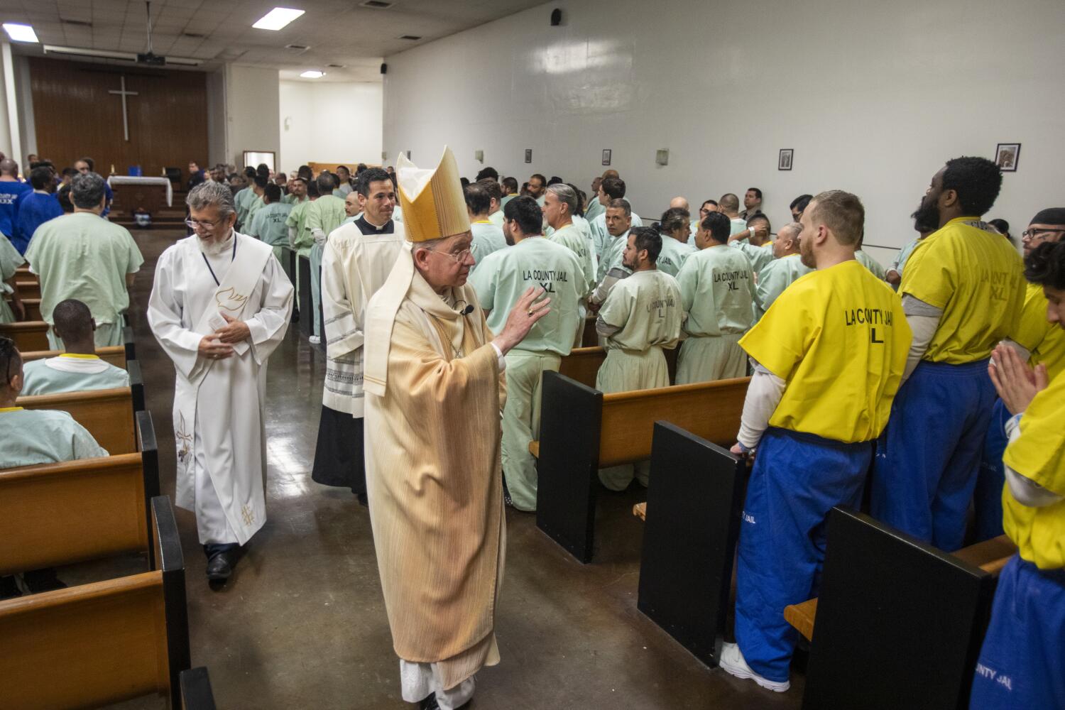 mass,-carols-and-ramen-mark-christmas-day-in-la.-county-jail