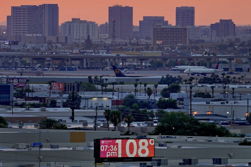 christmas-shooting-at-phoenix-airport-leaves-3-people-wounded,-1-stabbed