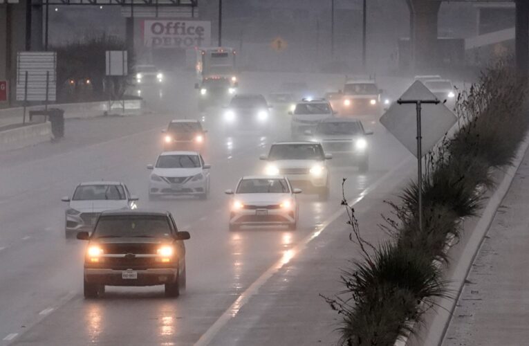 Thunderstorms wallop Texas, impeding holiday travel