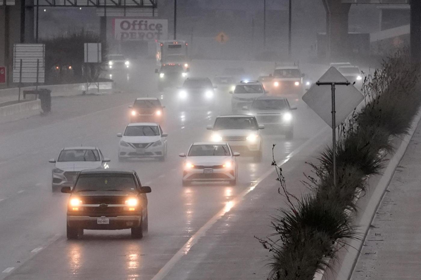 powerful-thunderstorms-threaten-texas-and-louisiana,-delaying-holiday-travel