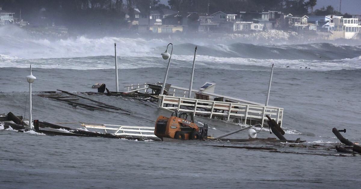 destructive-waves-keep-thrashing-santa-cruz:-‘mother-nature-holds-the-cards’