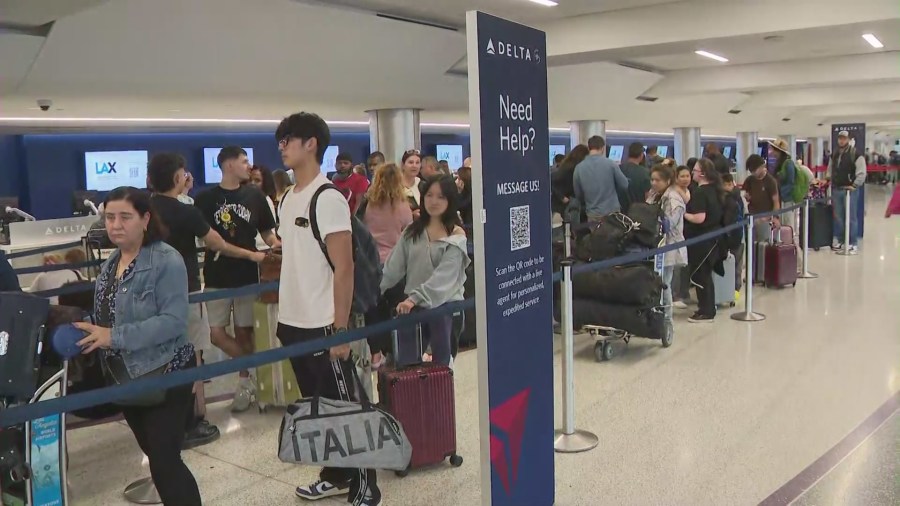 long-lines,-missed-flights-and-delays:-the-post-holiday-travel-rush-is-hitting-lax-hard