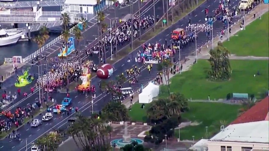 watch-live:-holiday-bowl-parade-marches-down-harbor-drive