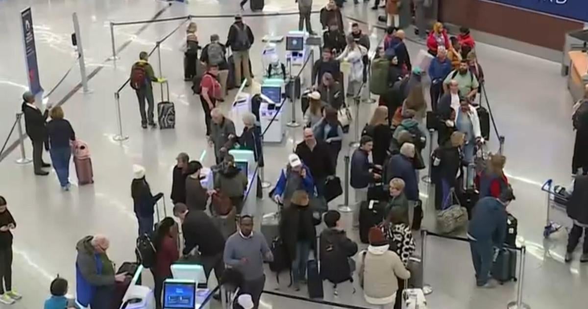 hundreds-of-flights-delayed-as-americans-continue-holiday-travel