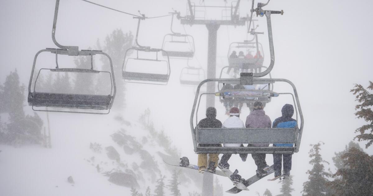 windy-wonderland:-gusty-conditions-expected-at-mammoth-mountain-this-weekend